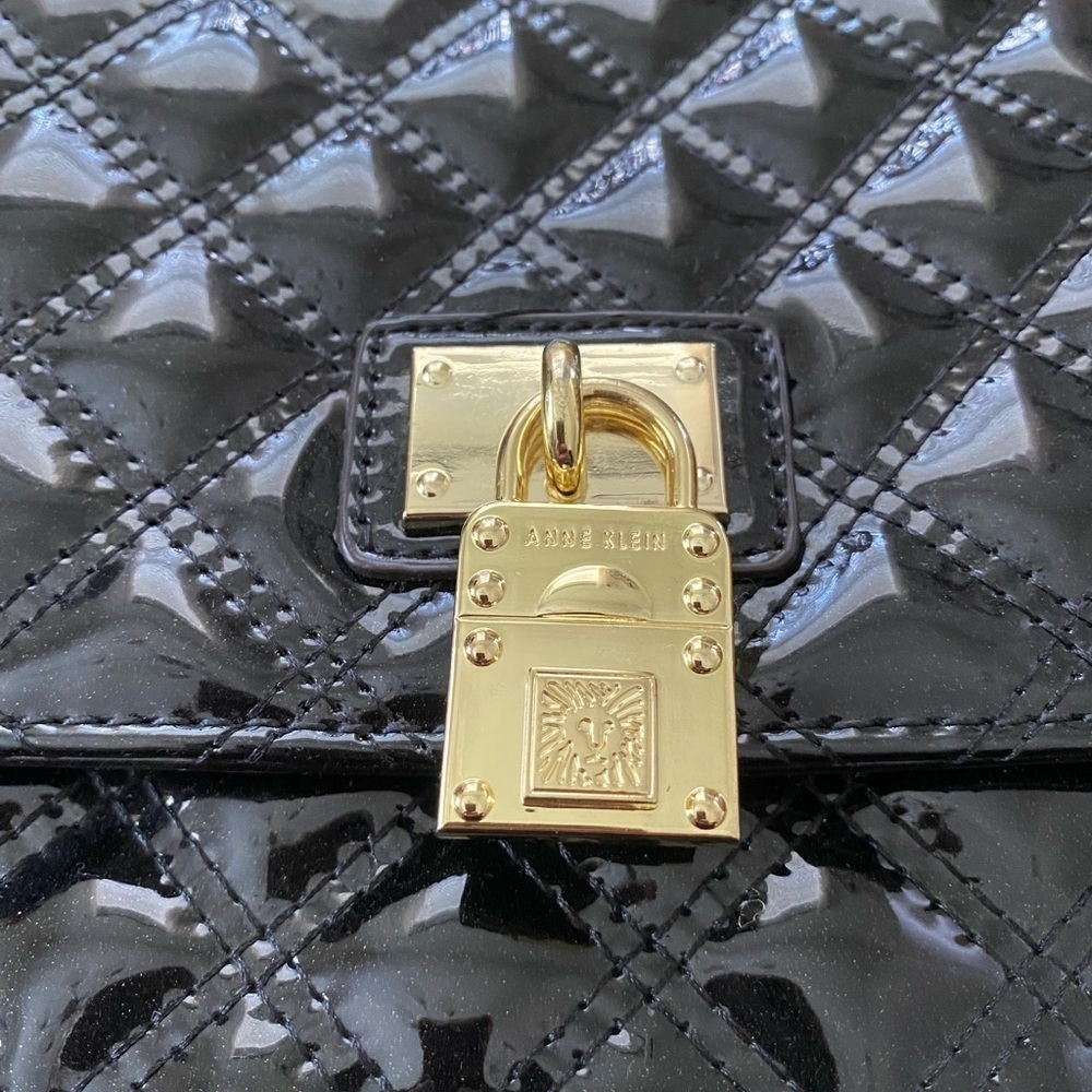 Anne Klein Black Quilted Patent Shoulder Bag Gold Tone Hardware - Picture 4 of 8
